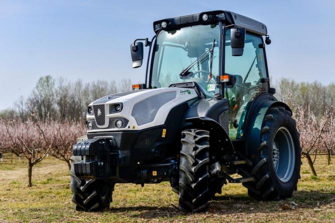 Új Lamborghini Spire F 105 kertészeti traktor.