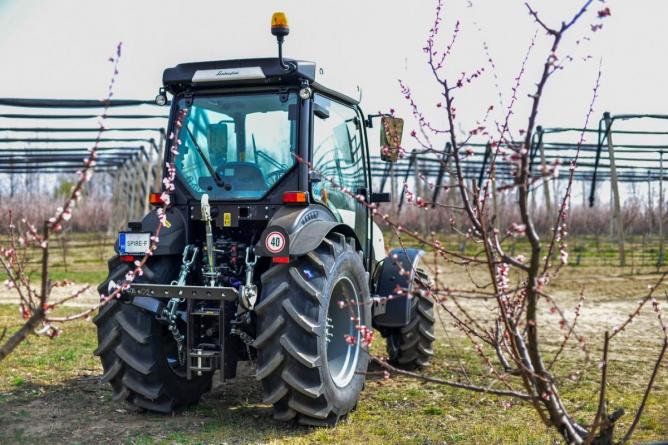 Új Lamborghini Spire F 105 kertészeti traktor.