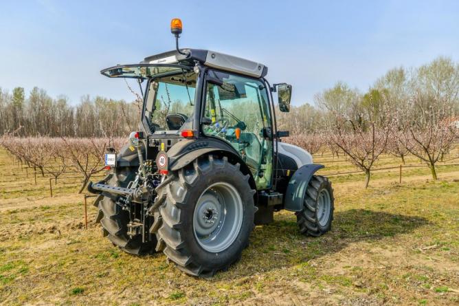 Új Lamborghini Spire F 105 kertészeti traktor.