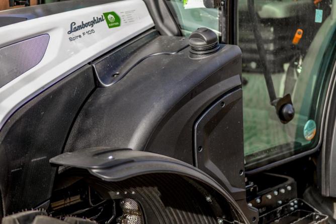 Új Lamborghini Spire F 105 kertészeti traktor.